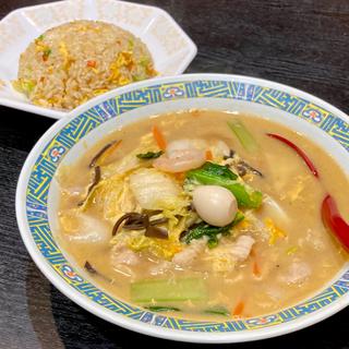 お昼の定食 ①五目ラーメン+半炒飯(餃王 )