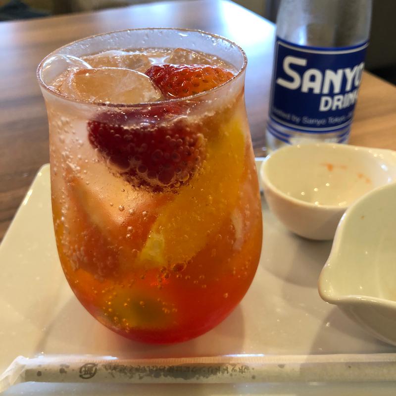 フレッシュフルーツの彩りソーダ(高倉町珈琲 清瀬店)