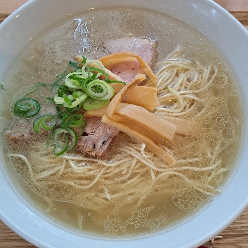淡麗豚骨ラーメン(虎 Kitchen （タイガーキッチン）)