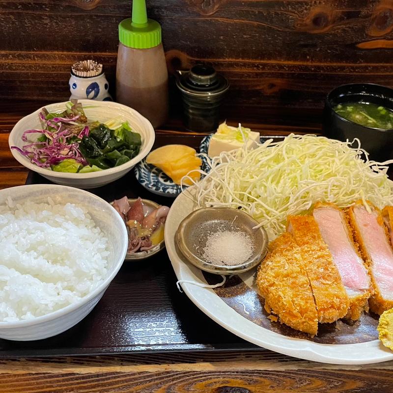 三元豚の厚切ロースカツ定食(居酒屋peakあさの)