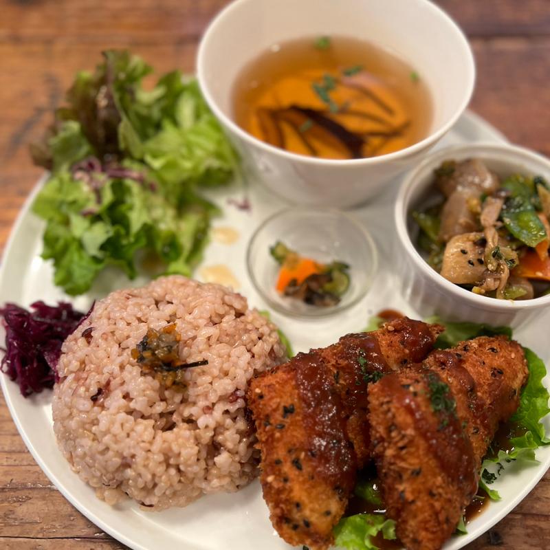 玄米ごはんプレート(アラスカ ツヴァイ)