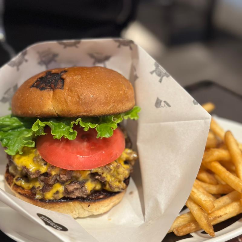 ダブルチーズバーガー(ショーグンバーガー 新宿総本店（SHOGUN BURGER Shinjyuku）)