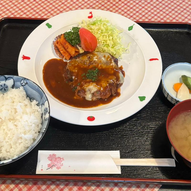 ハンバーグ(チーズ乗せ)ランチ+紅茶(町のレストラン K2)