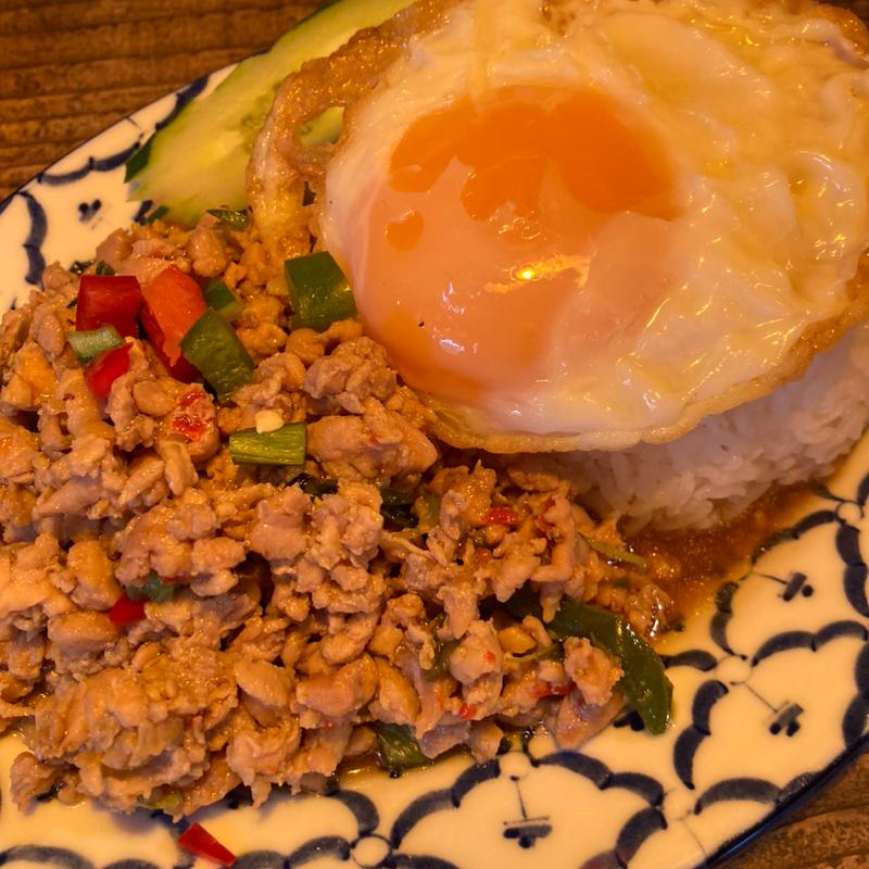 ガイパットガパオ(タイ・イサーン料理ヤムヤム 恵比寿)