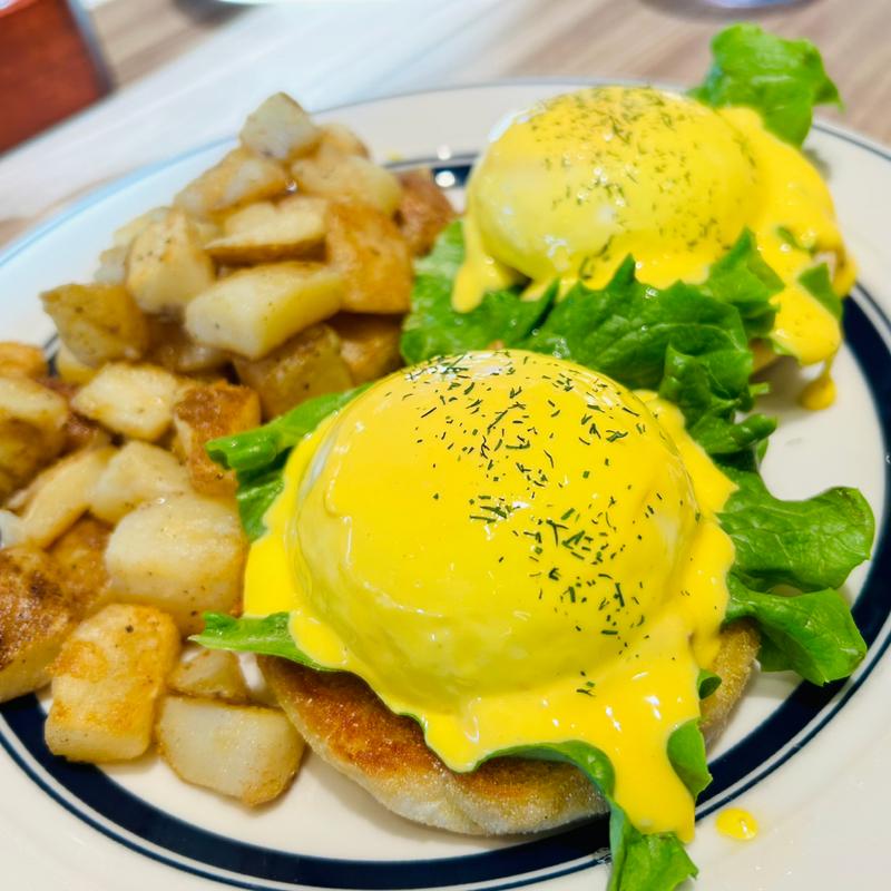 エッグベネディクト(Eggs ’n Things ふかや花園プレミアム・アウトレット店)