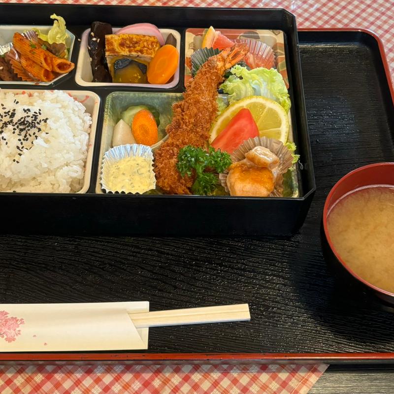 幕の内弁当+紅茶(町のレストラン K2)
