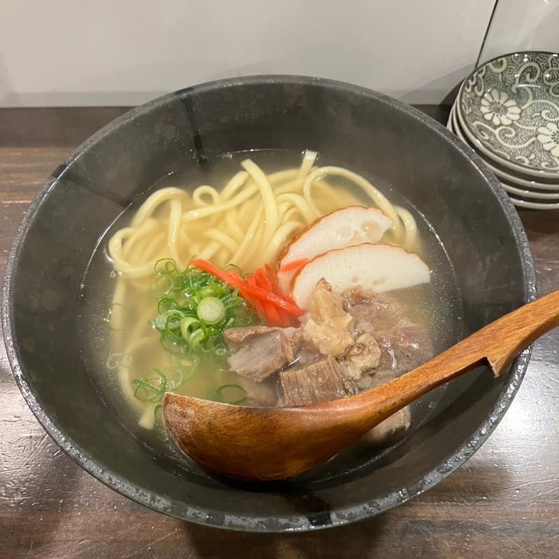 おきなわそば(おきなわステーキ酒場さぎり)