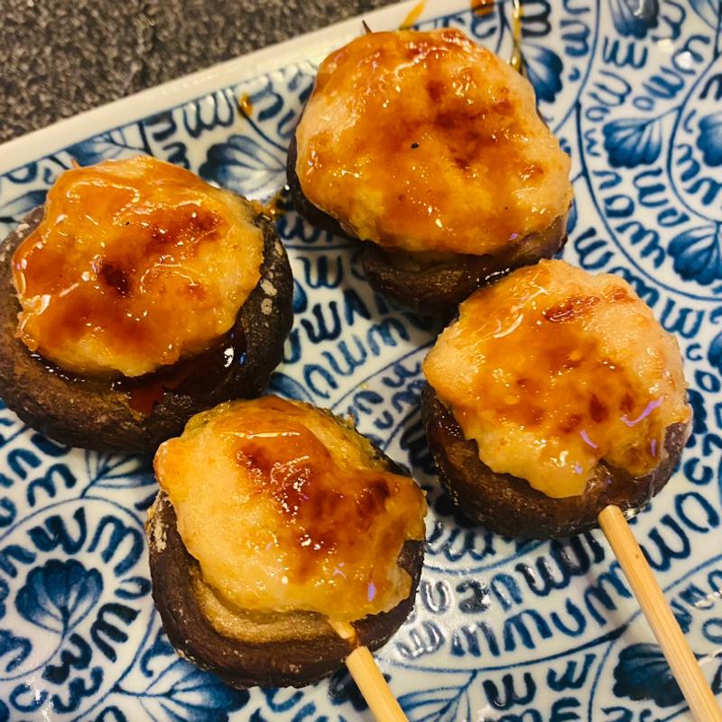 椎茸の肉詰め串　2串(鍛冶屋 文蔵 多摩センター店)