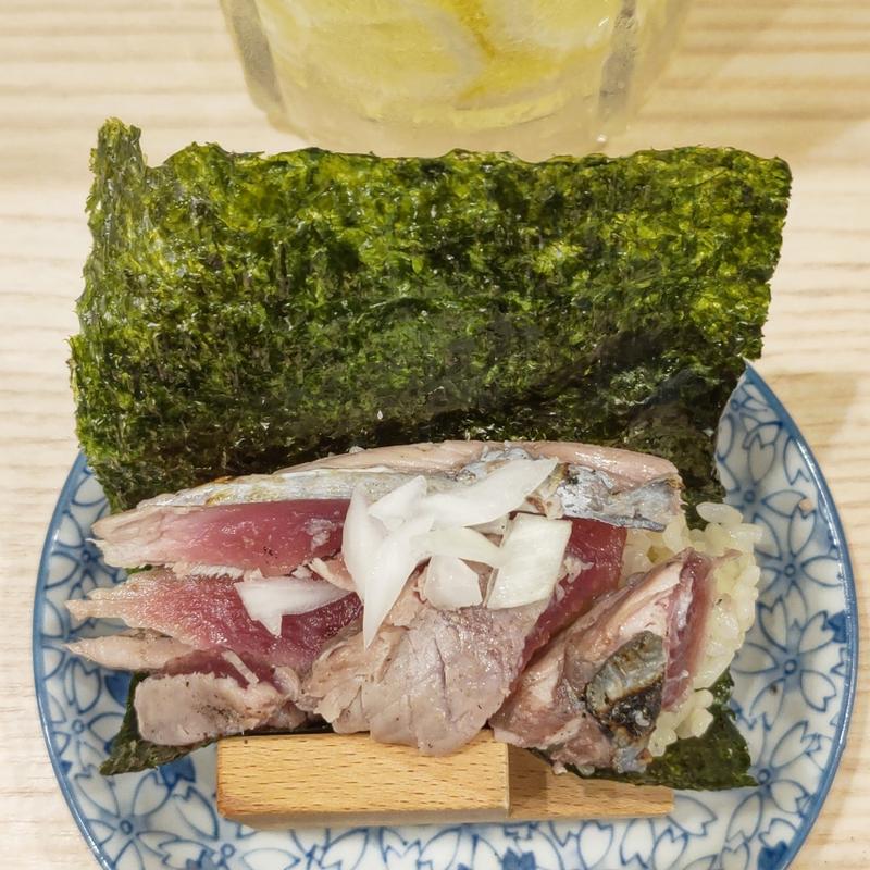 かつおの藁焼き手巻き(貝・海苔巻き 野毛しらはら)