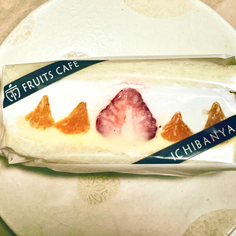 みかん&いちごサンド(イチバンヤフルーツカフェ 阪急大阪梅田駅店)