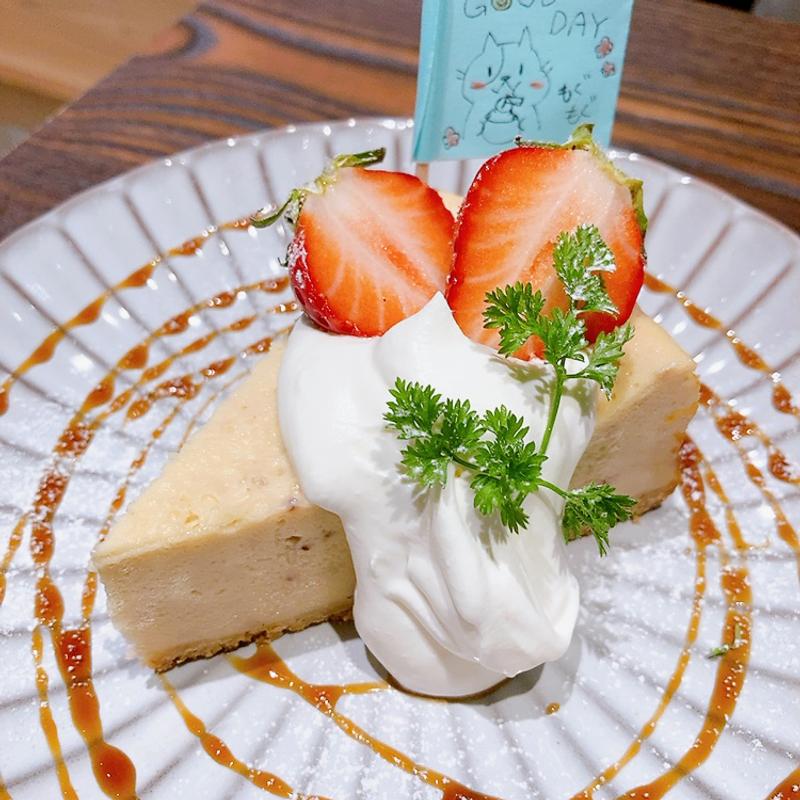 イチゴとホワイトチョコのチーズケーキ(guenon de cafe)