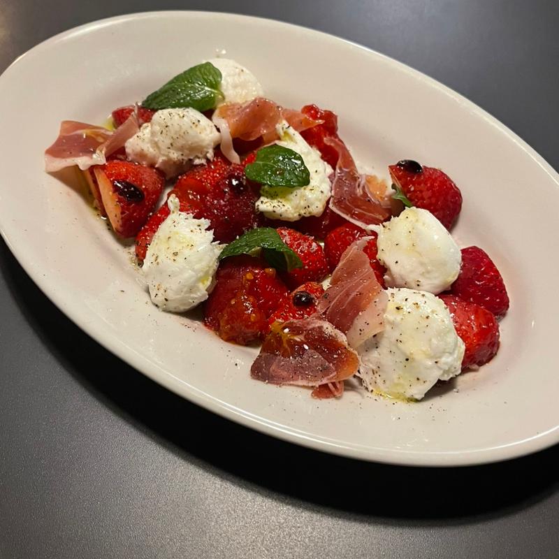 イチゴと水牛モッツァレラ(Acerra Pizza アチェッラ)