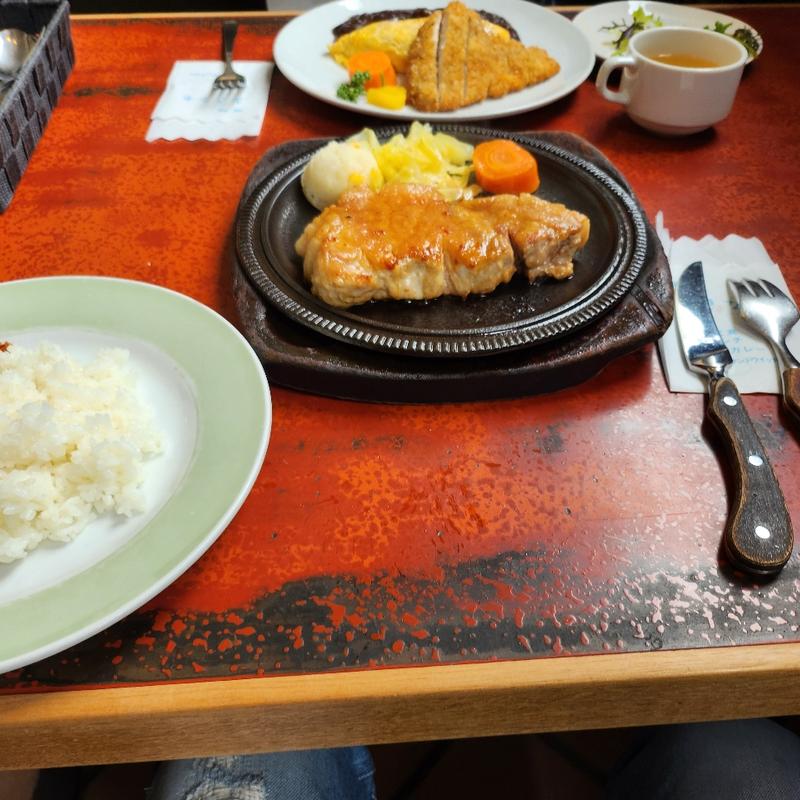 おすすめポークソテー(時代遅れの洋食屋おきな堂)