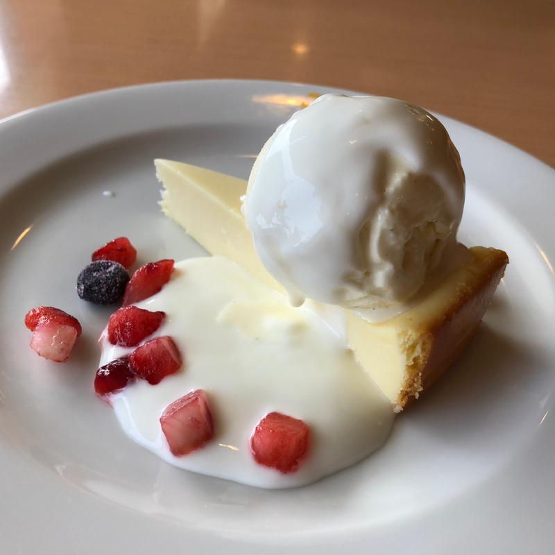 バニラアイスとチーズケーキプレート(ジョイフル 上尾店)