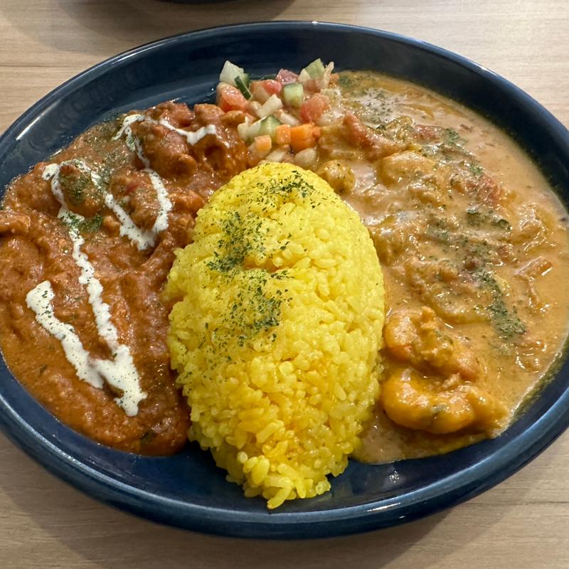 バターチキンとシーフードのあいがけカレー(CURRY LOUNGE ハーフ&ハーフ)