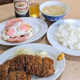 豚カツ ハムエッグ定食(みのや 駒込店)