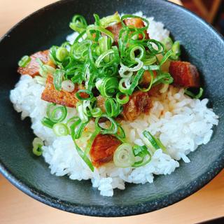 チャーシュー丼（お昼の定食セット）(麺屋・國丸 梅田店)