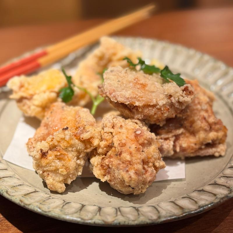 出羽桜酒粕仕込み さくらんぼ鶏と六田麩の竜田揚げ(Daedoko (ダエドコ)丸ビル店)