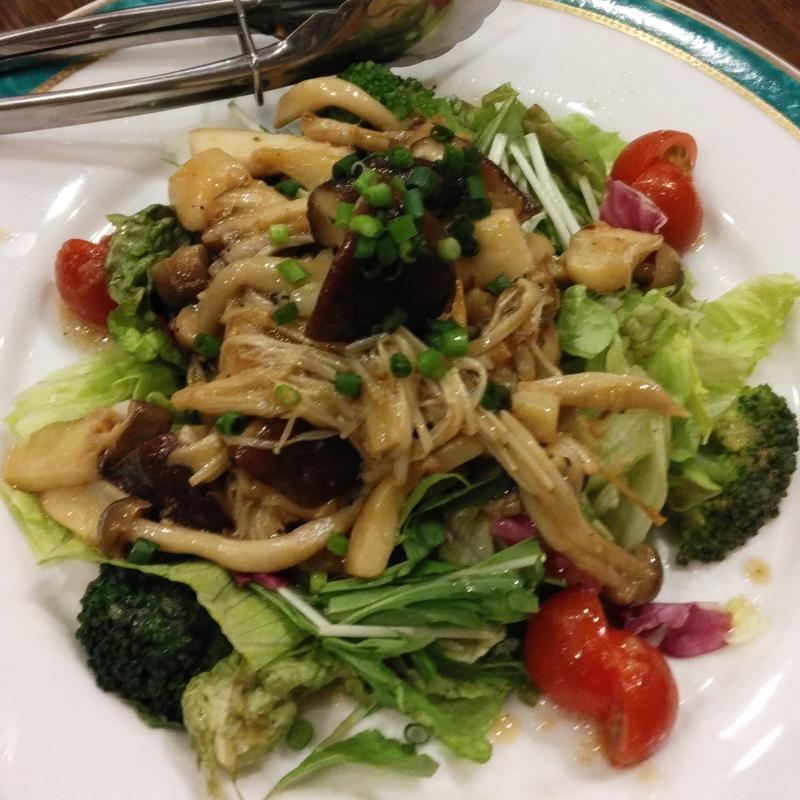 いろいろキノコの温製サラダ(プティヴェール)