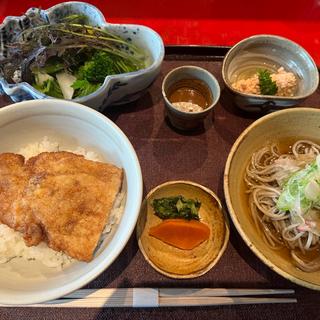 ソースカツ丼と越前おろし蕎麦(ふくい、望洋楼 青山店)