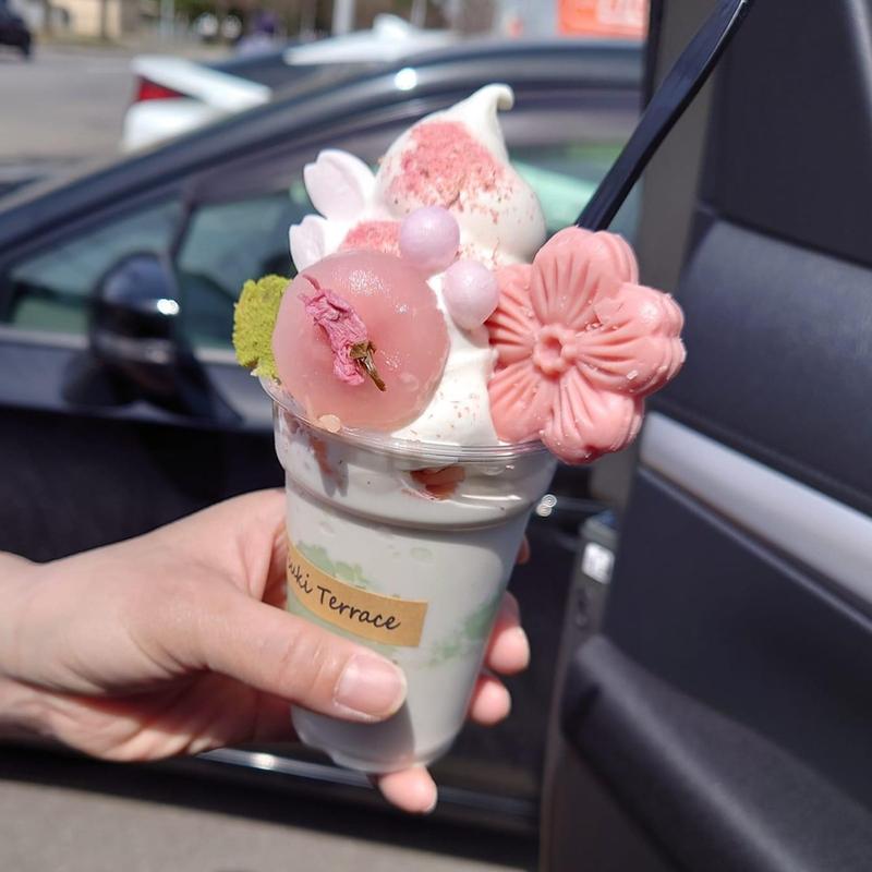 さくらパフェ(キッチンカー つきてらす)