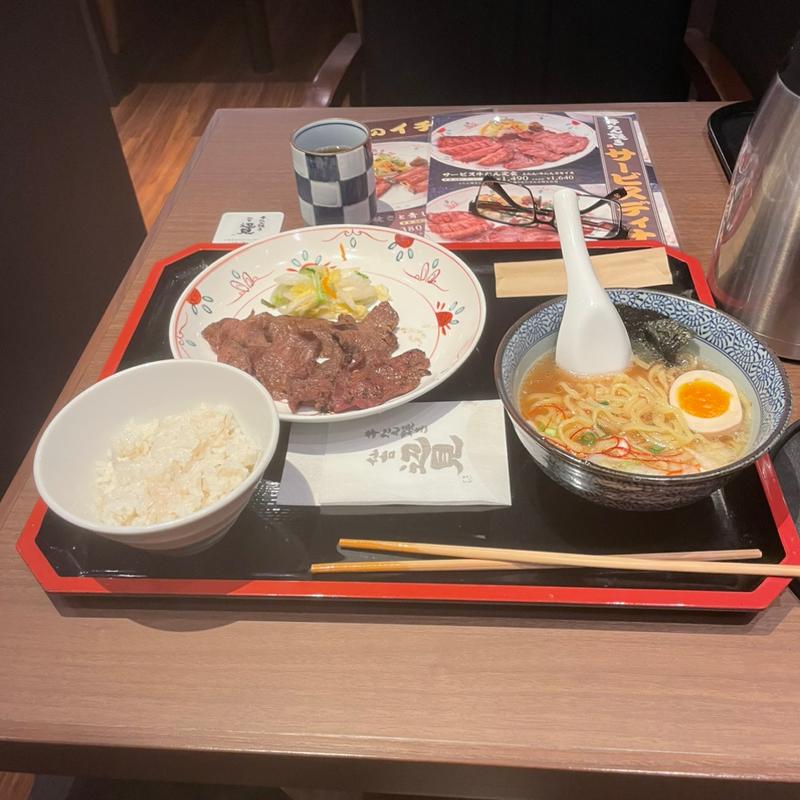 牛タン焼きとハーフラーメン(牛たん焼き仙台辺見 本厚木ミロード店)