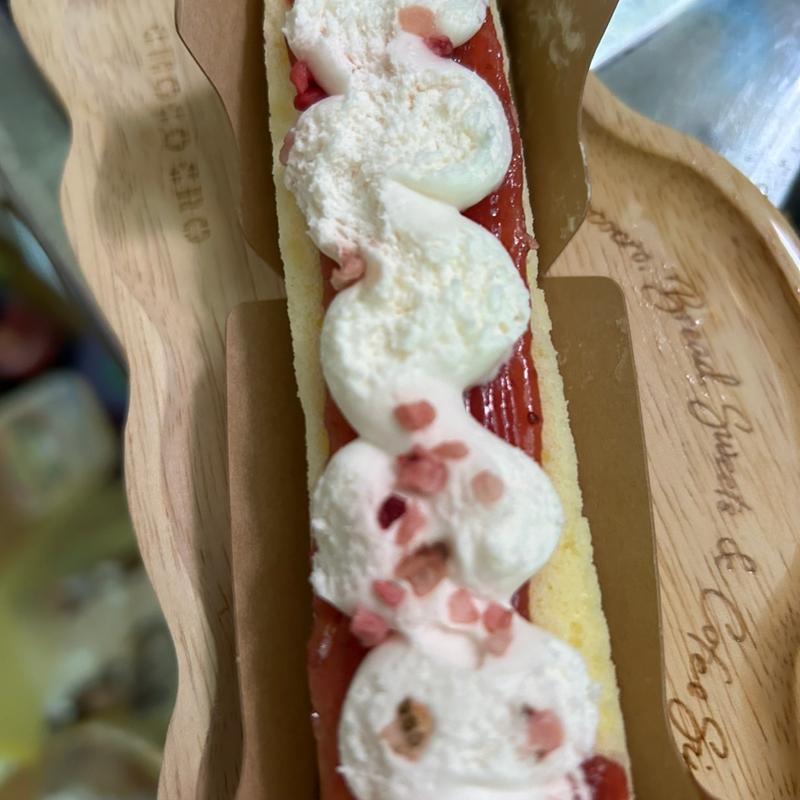 ご褒美スティックケーキいちご(ローソン 札幌オーロラタウン店)