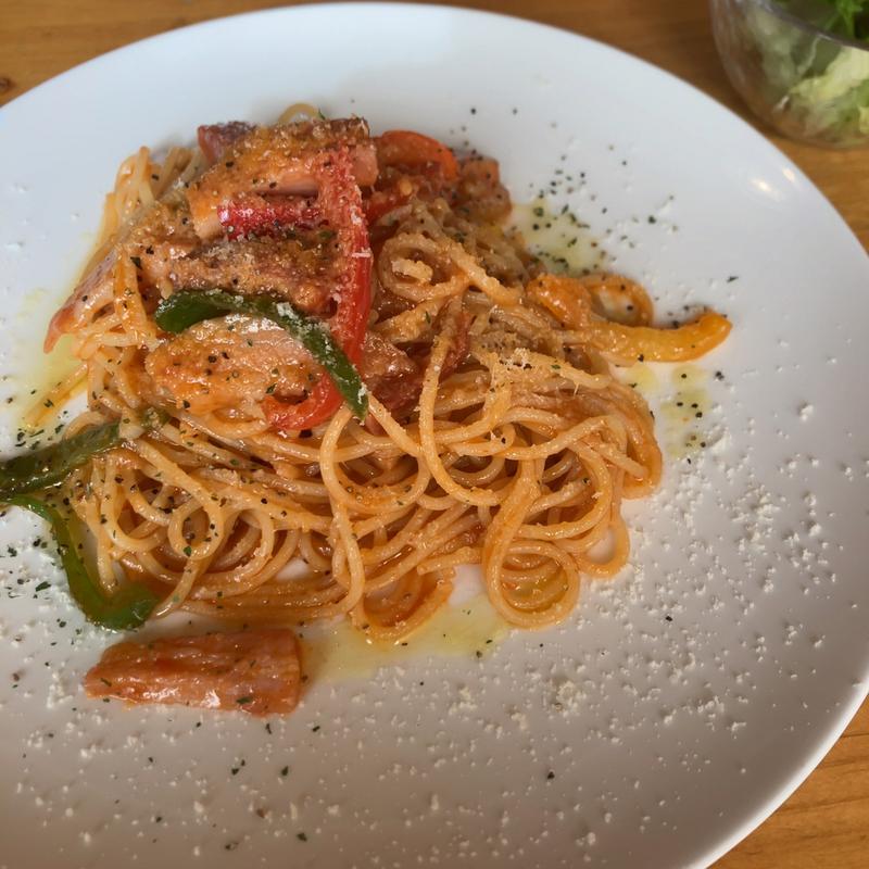 たっぷりベーコンナポリタン(ロッジ （LODGE【旧店名：犬のいる店】）)