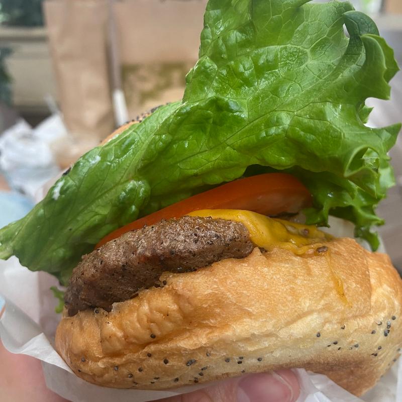 ハンバーガー(KUA`AINA 丸ビル店)