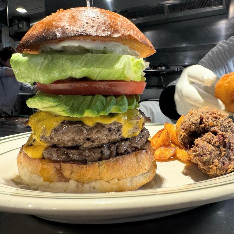 アボガドチーズバーガー パテ(マンチズ バーガー シャック （MUNCH'S BURGER SHACK）)
