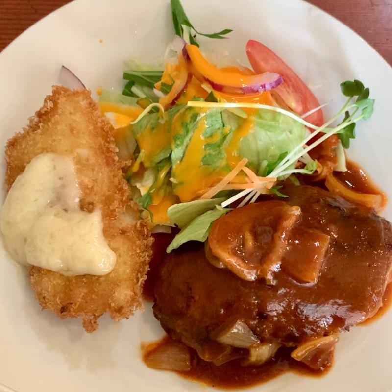 ハンバーグと白身魚のフライ(オレンジハウス)