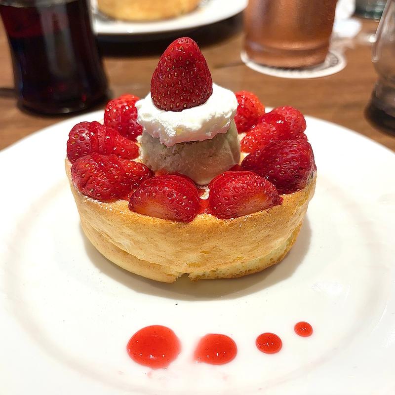 苺たっぷりスフレパンケーキ(星乃珈琲店 ヨドバシ梅田店)