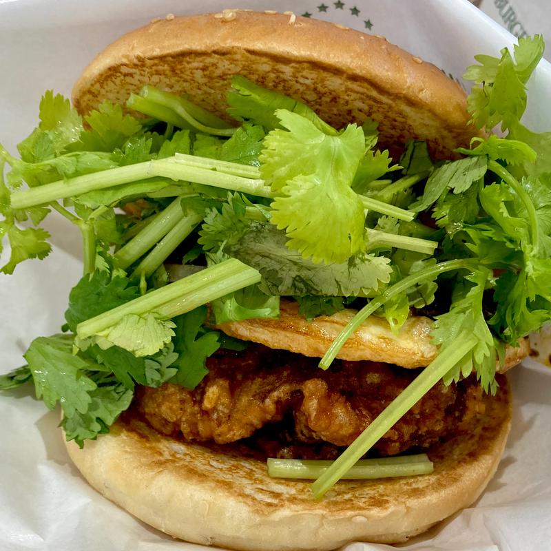 ガパオ パクチーチキンバーガー(フレッシュネスバーガーもりのみやキューズモール)
