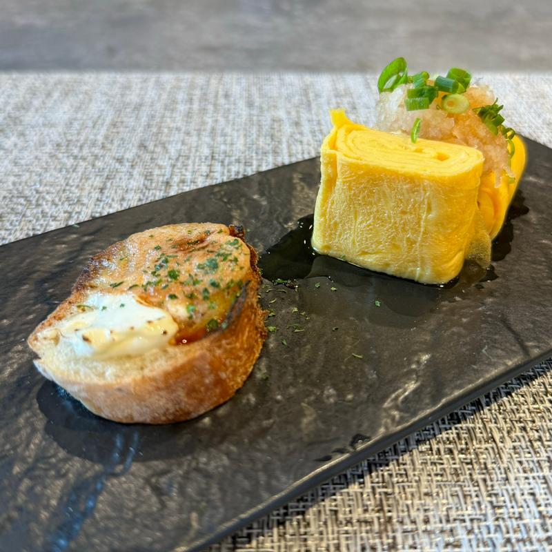 名古屋コーチン玉子焼き、フォアグラとクリームチーズバケット(鉄板焼MACACA)