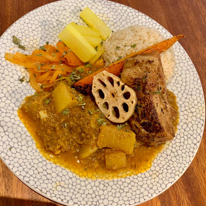 8種のスパイス配合とろとろ角煮　季節のキーマカレー(KIKA)