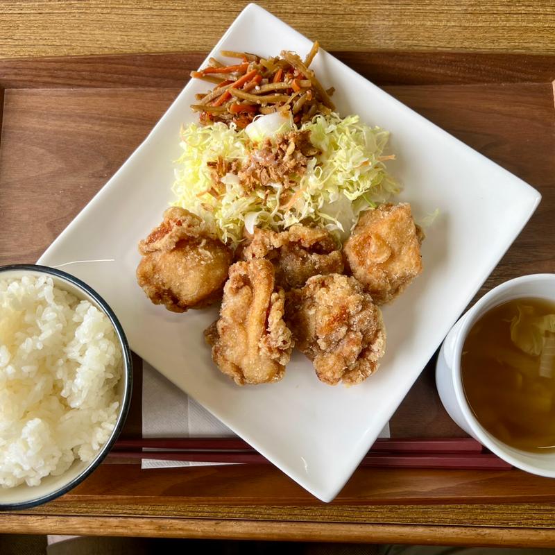 鳥の唐揚げ定食(ごはんcafeやませみ)