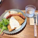 シュニッツェルプレート　ソーセージトッピング(Schmatz beer stand yokohama luxs front)