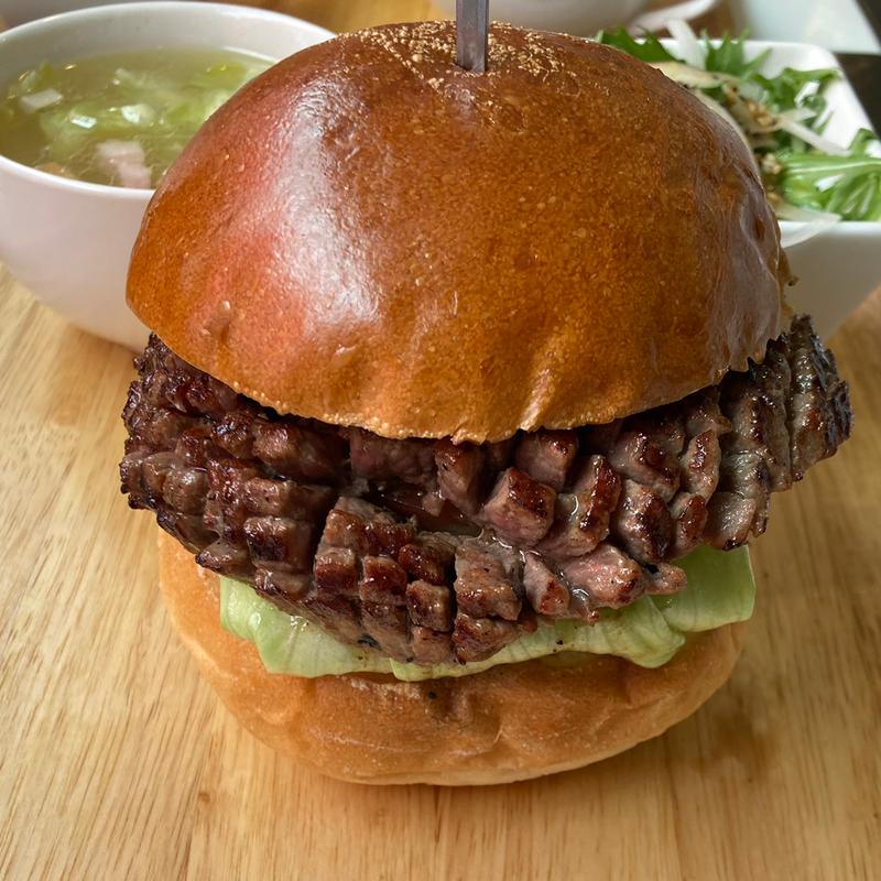 華咲もみじバーガープレーン(炭火焼き和牛ハンバーガー店 MOMIJI)