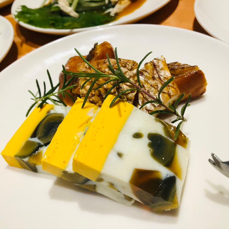 三色蛋と真鯛の燻製_ディナーコース(中国料理 杏仁香 （チュウゴクリョウリ アンニンシャン）)
