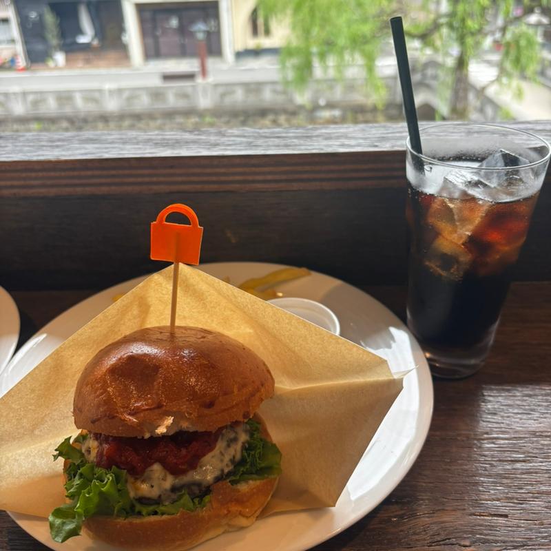 但馬牛アラビアータピリ辛ハンバーガー(CREEZAN)