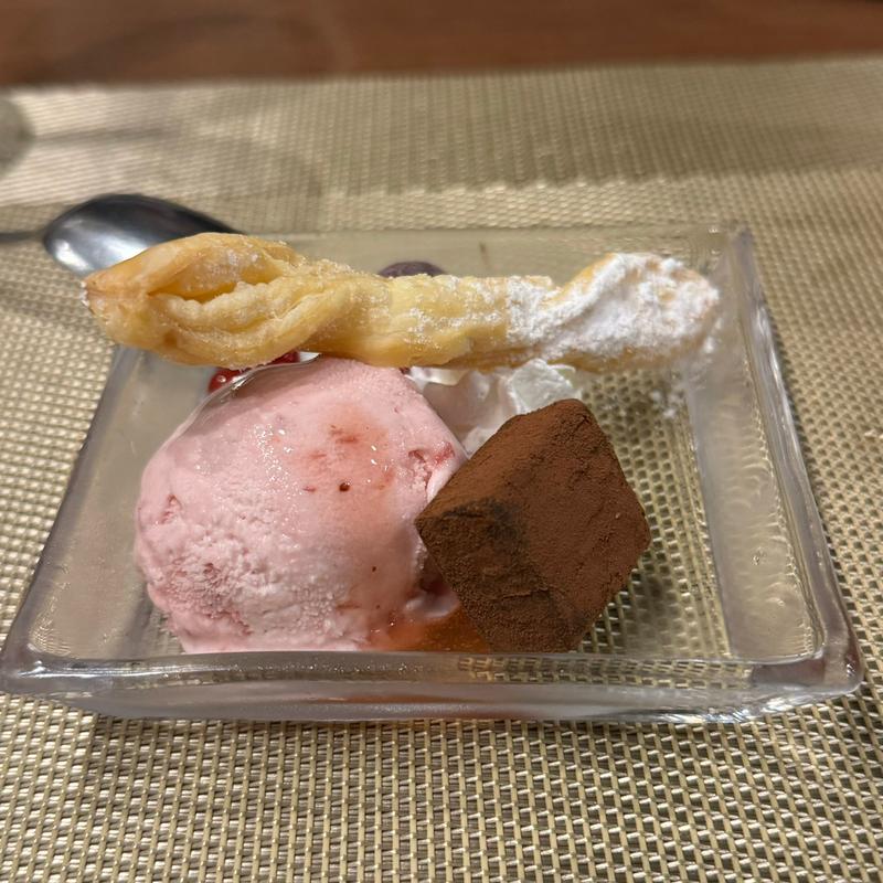 ストロベリーアイス＆生チョコ(PRIVATE DINING 点 ( ともる ) 名駅太閤口店)