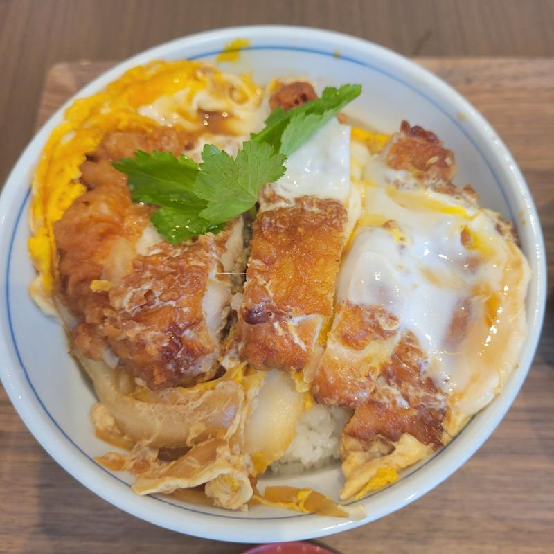 鶏天とじ丼(鳥と卵の専門店 鳥玉 カメイドクロック店)