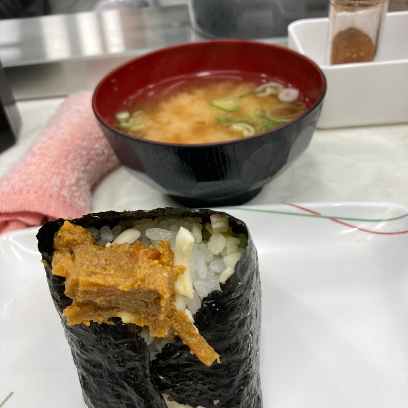 カレーチーズおにぎり　とうふお味噌汁(おにぎり専門店 ぼんこ)