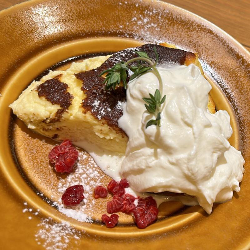 ベリー×ベリーチーズケーキ(CAFE & BAR monogrande)