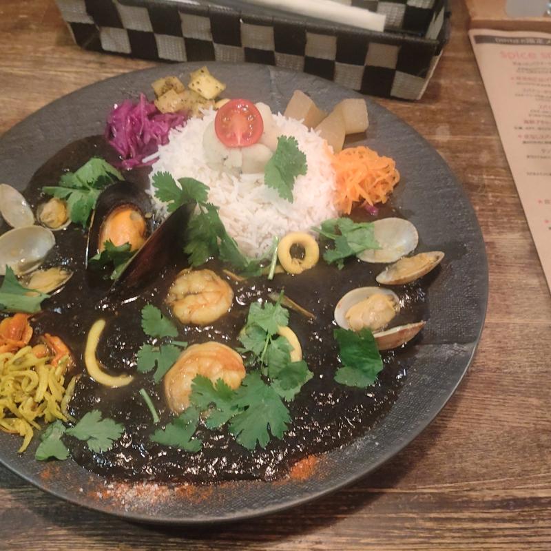 スルガブラック　シーフードカレー(スパイスセブン)
