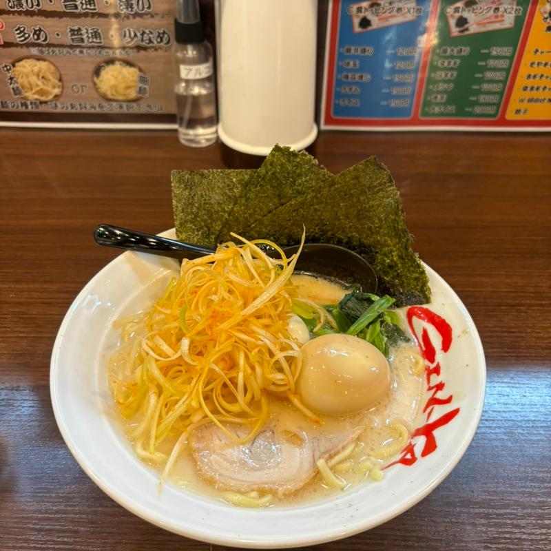 塩とんこつラーメン(横浜家系ラーメン 吟家 八千代店 （MEGAドン・キホーテ八千代16号バイパス店内）)