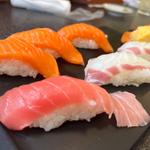 にぎり寿司サーモン［1個］(すしざんまい 別館)