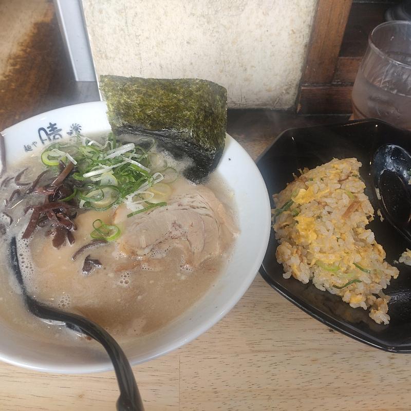 とんこつラーメン、半焼き飯(麺や 晴)