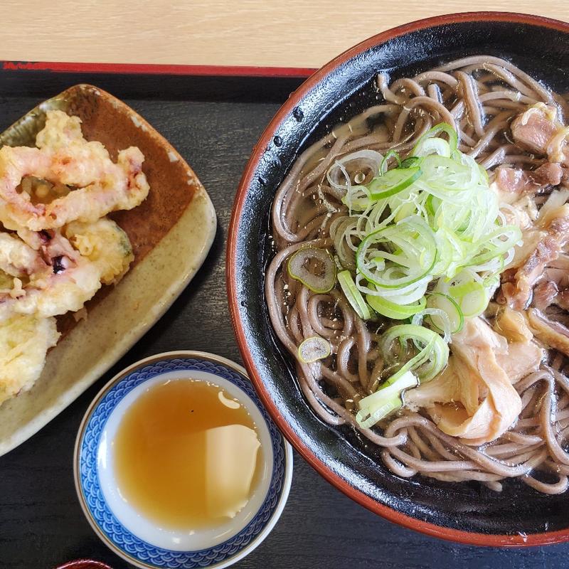 冷たい肉そば　ゲソ天野菜天セット(そば処つる福 本店)