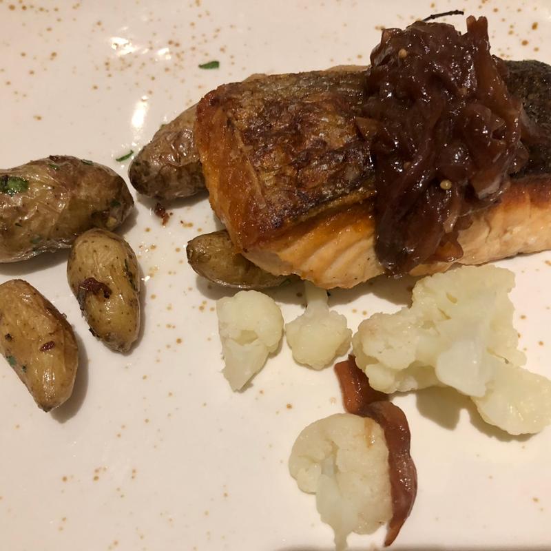 Crispy Skin Salmon(ザ・ファーマーズ・ドハーティ・バー & レストラン)